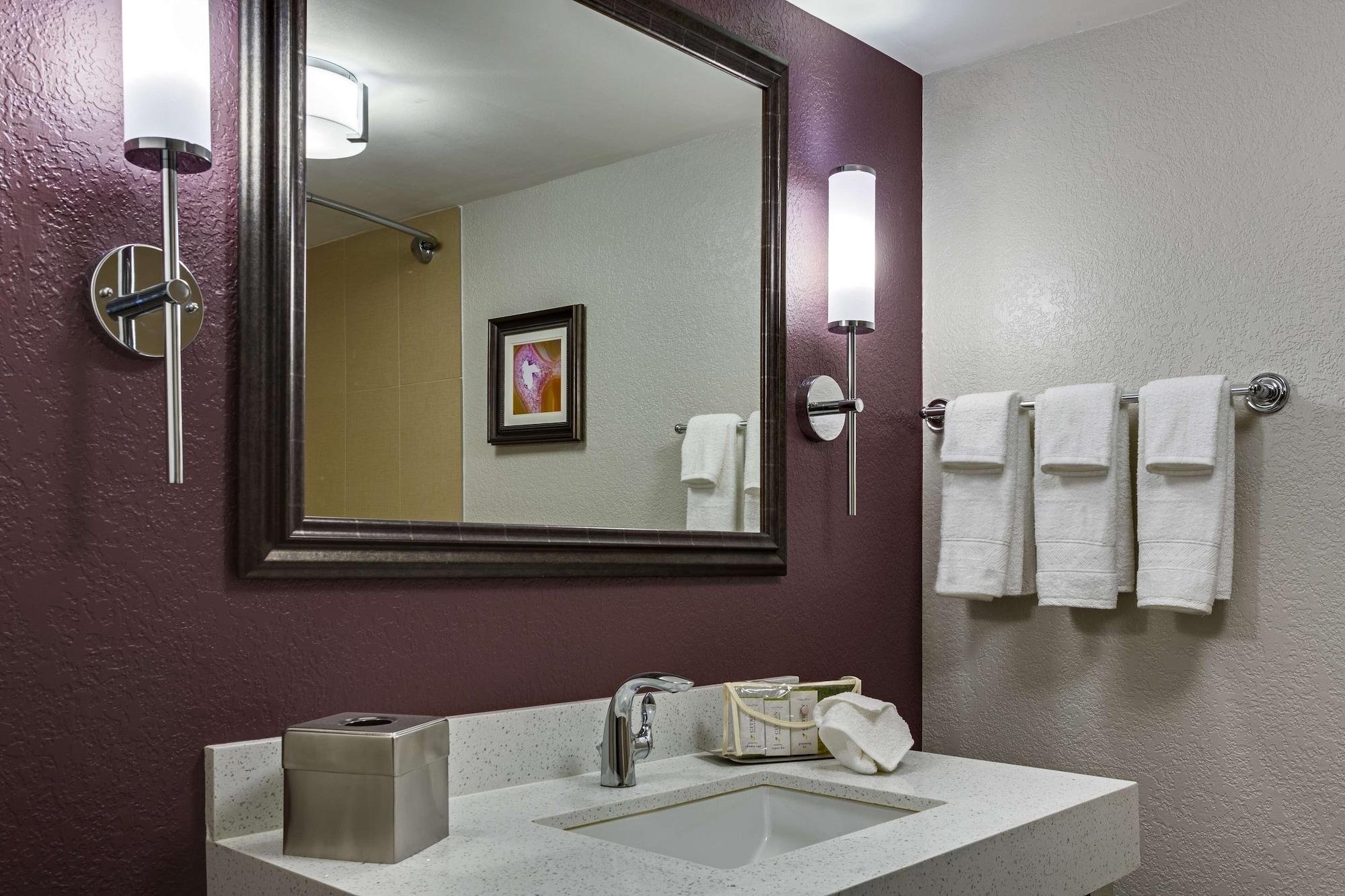 Hotel Doubletree By Hilton Orlando East - Ucf Area Alafaya Exterior foto